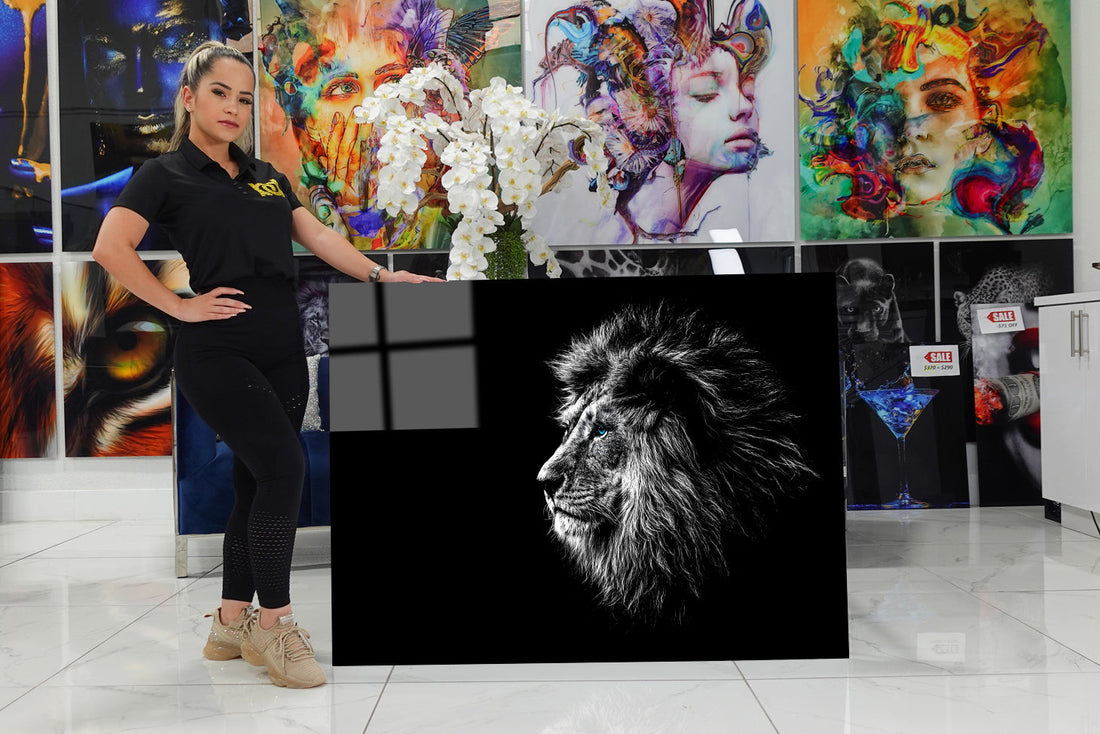 Elegant acrylic design with a white lion.