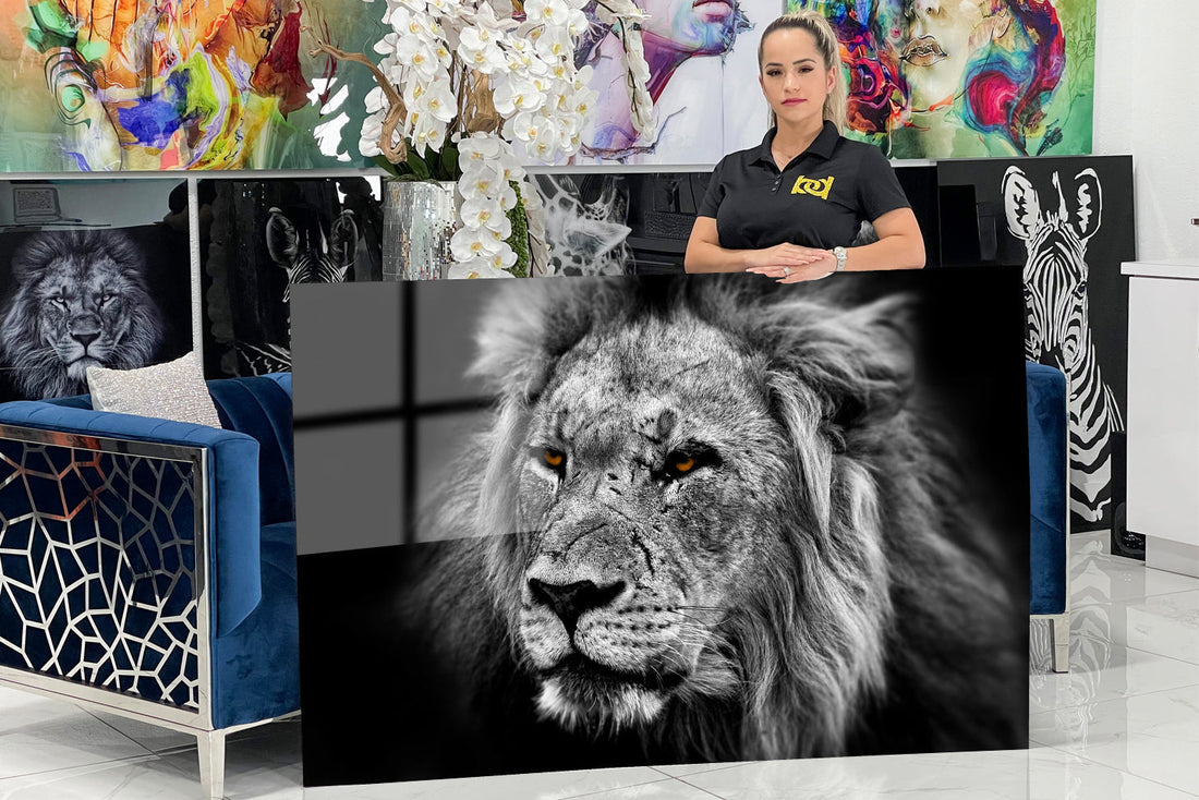 Acrylic design depicting an imposing white lion.