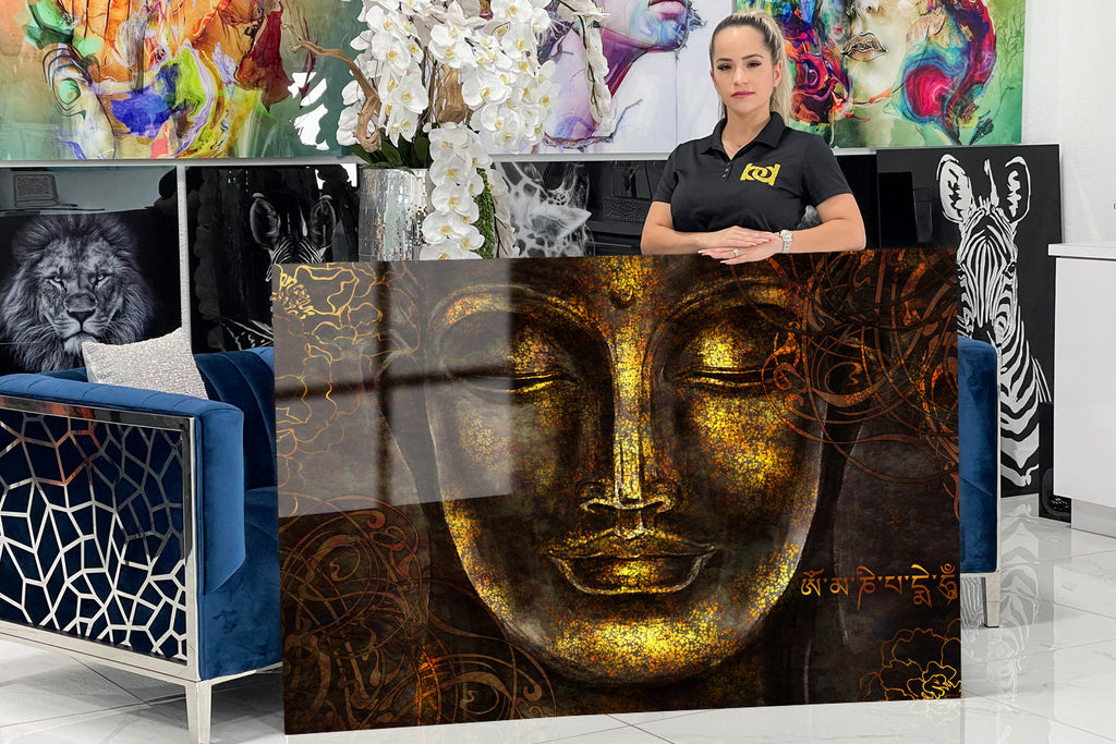 Golden face design expressing sensations of luxury and antiquity